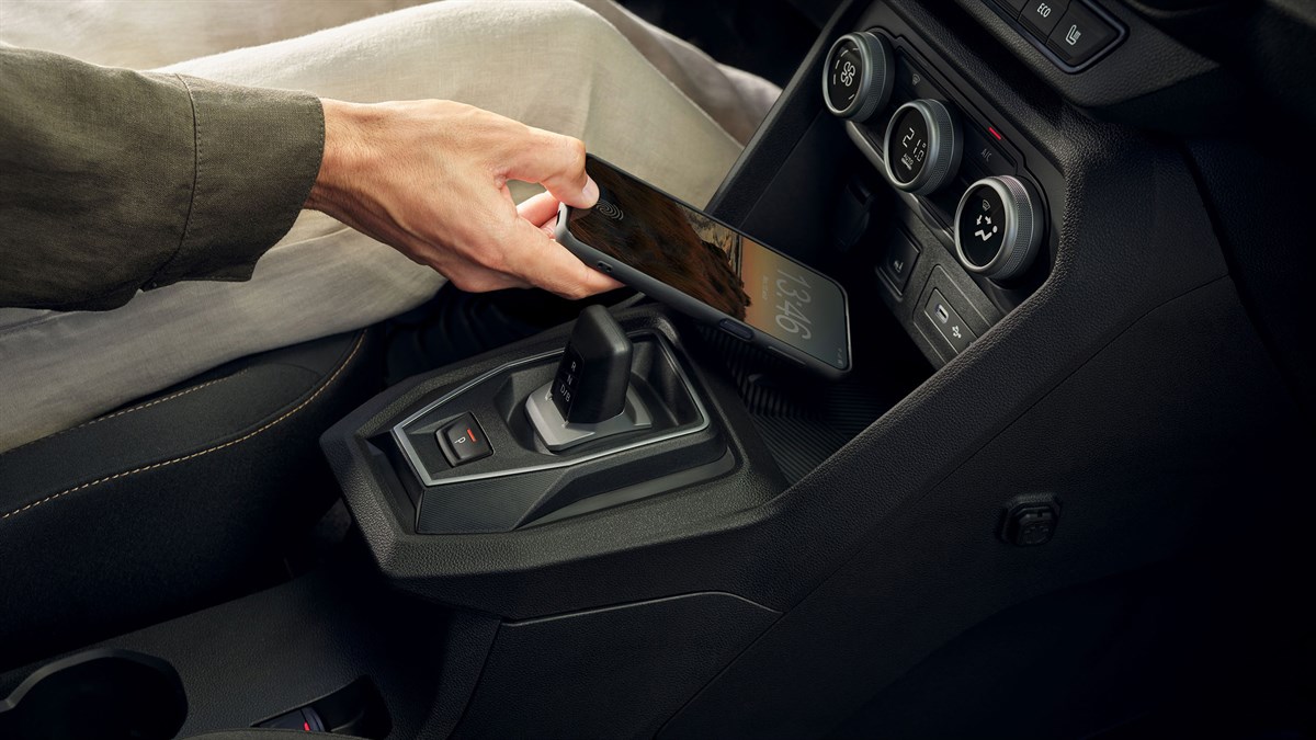 new Dacia range - Integrated inductive wireless charger